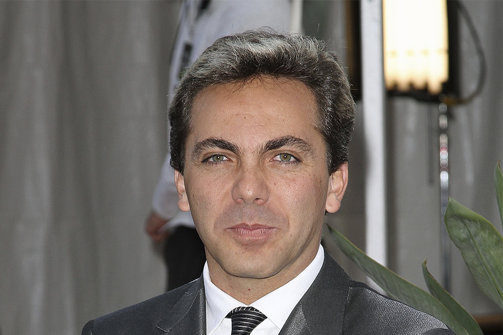 Cristian Castro, atendido por paramédicos tras evento que lo graduó de bachiller ¿Qué pasó?