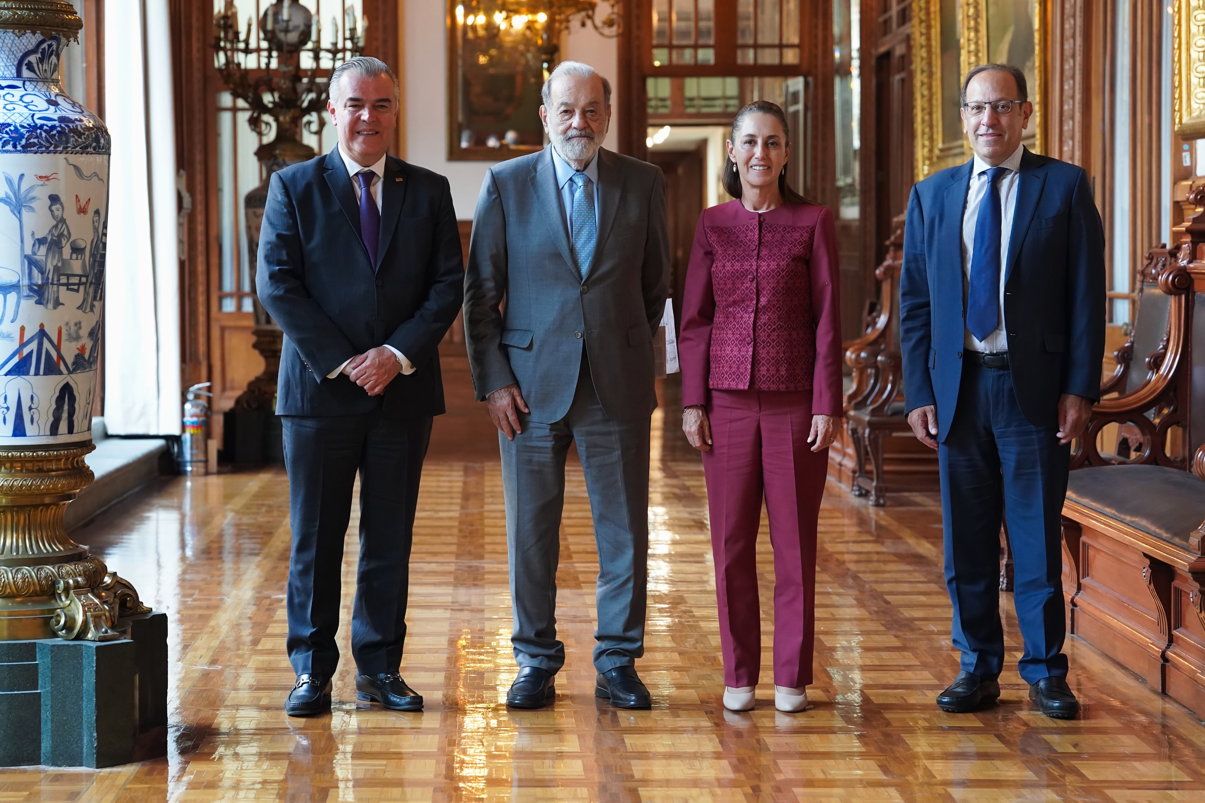 Sheinbaum recibe a Carlos Slim en Palacio Nacional; hablan de economía mexicana – Nacion321