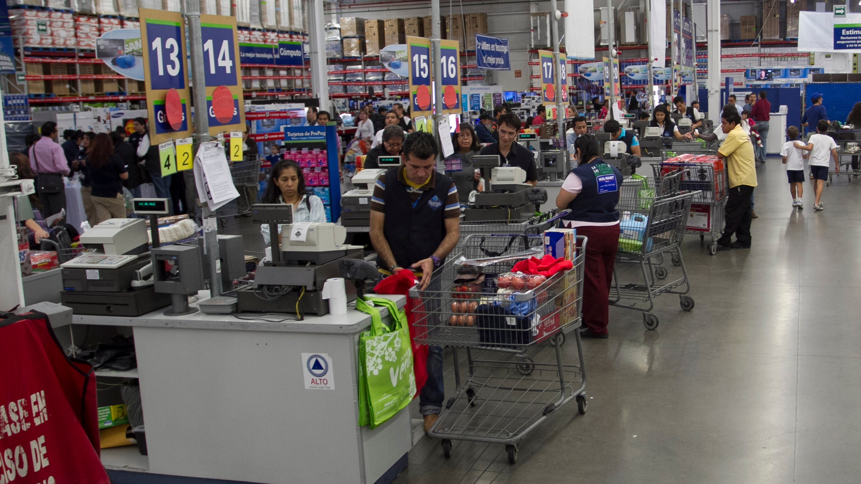 Walmart Chedraui y Oxxo se alistan para el fin de las bolsas de plastico pero la clave esta en ti El Financiero