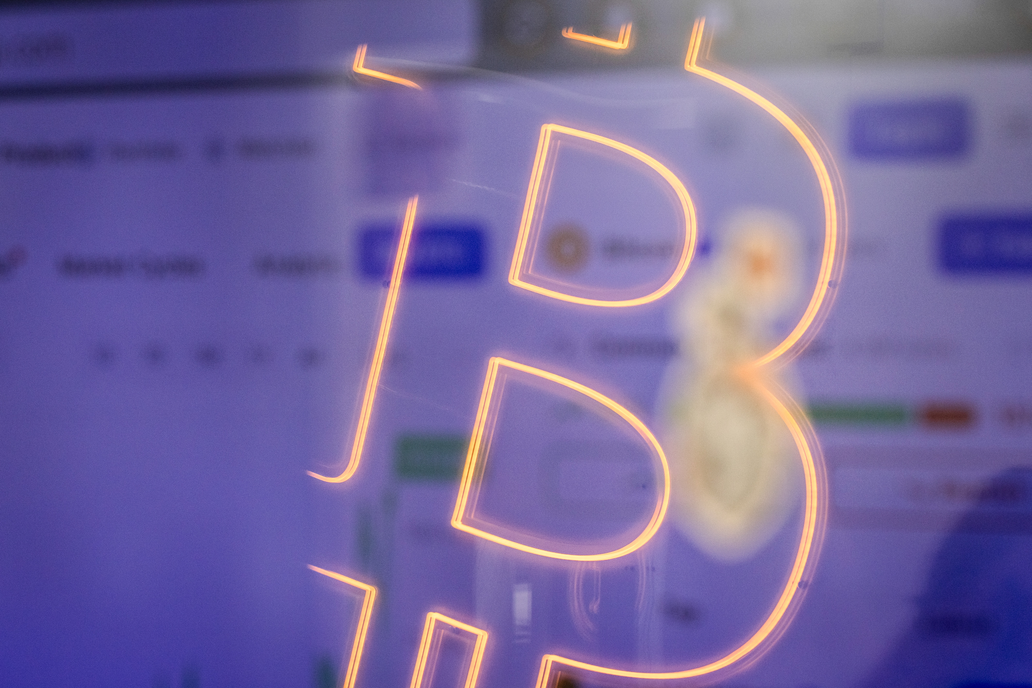 Bitcoin pierde su magia: ¿Cuál ha sido la estrepitosa caída de la  criptomoneda? – El Financiero