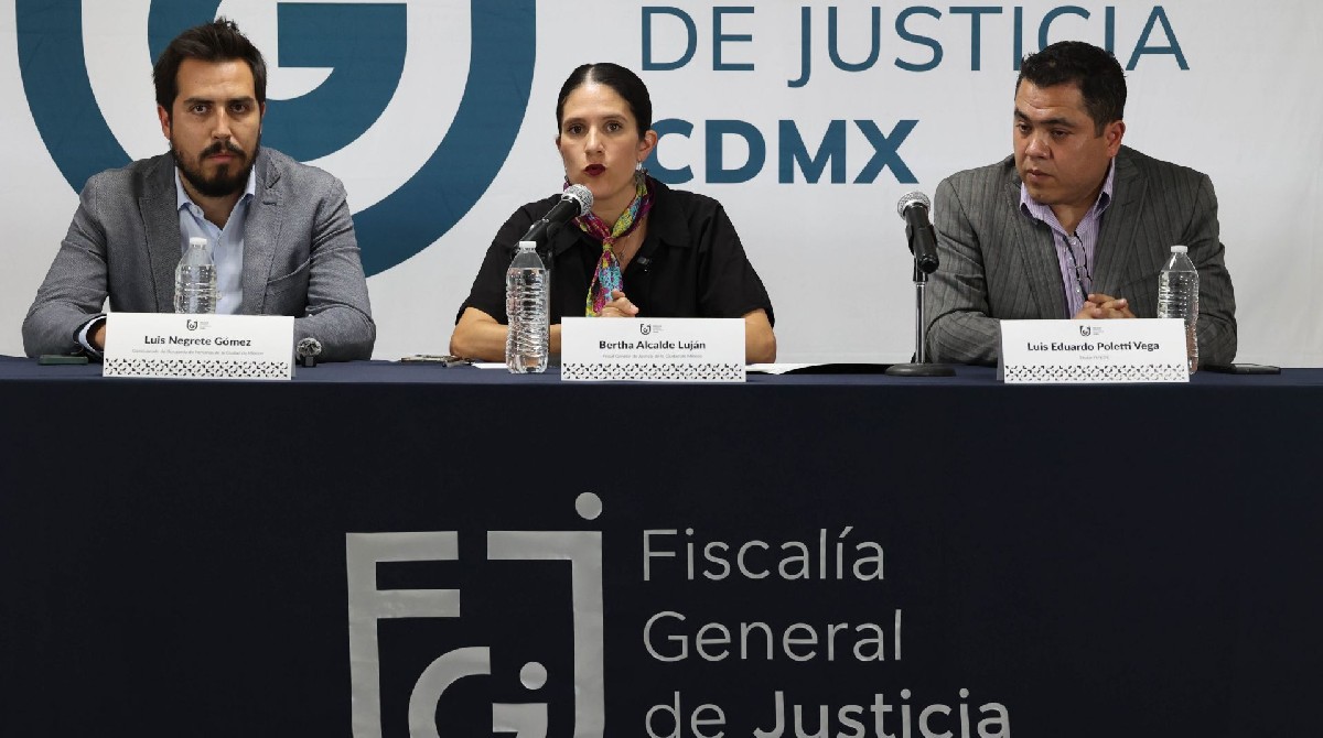 Quién es el fiscal de desaparecidos en CDMX, que ganó 1 mdp por venta de  libros jurídicos? – El Financiero