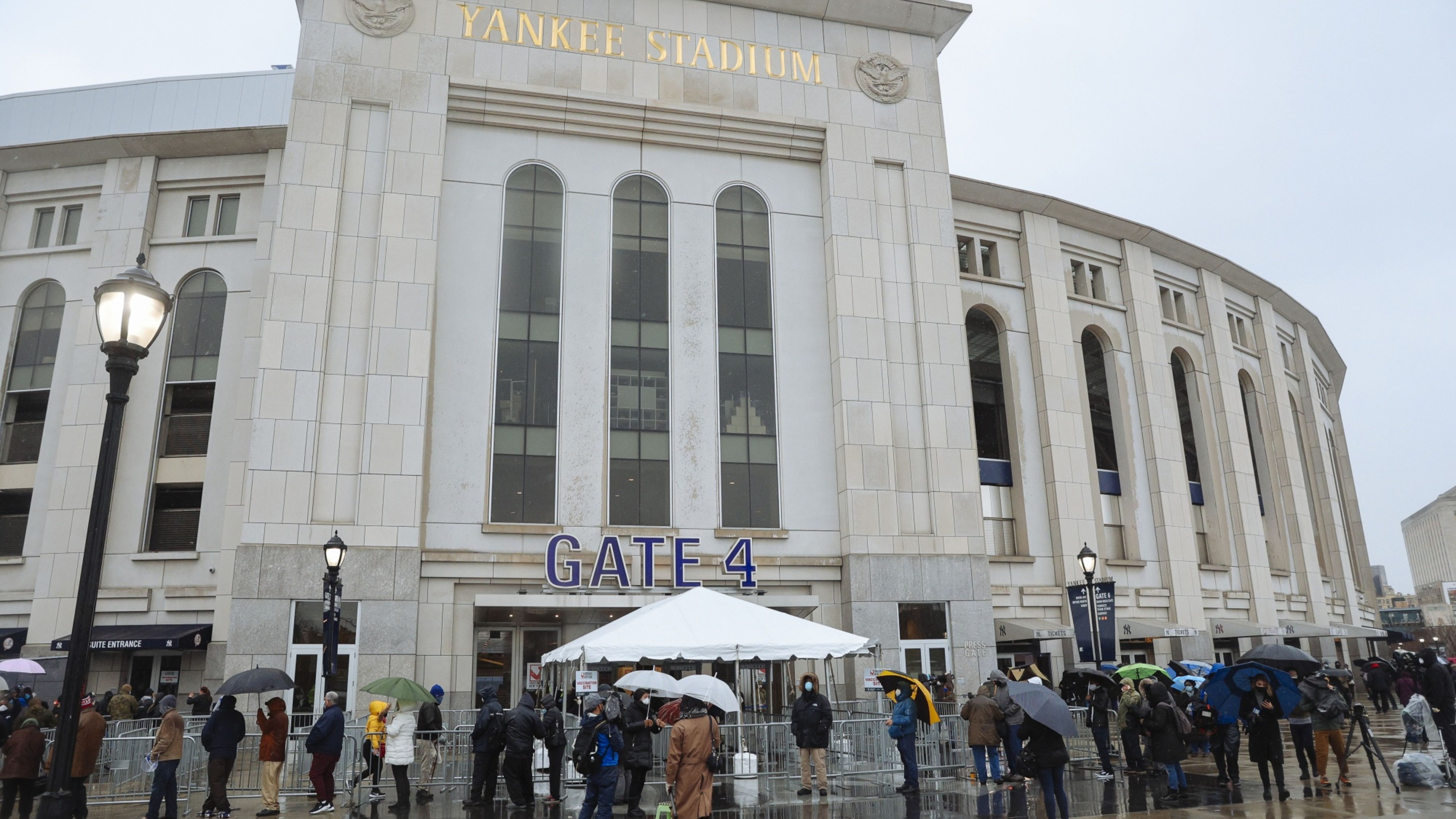 Vacunas contra la covid en los estadios de los Yankees y los Mets