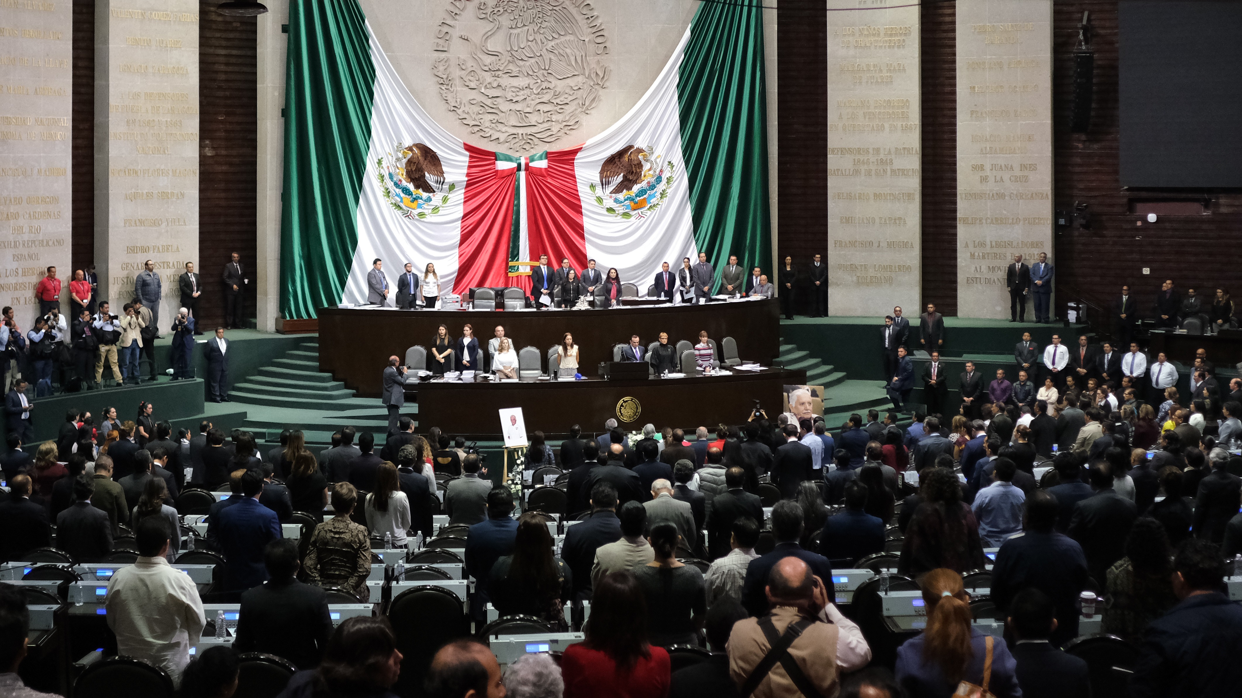 Diputados aprueban que padres de familia elijan el orden de los apellidos de sus hijos – El Financiero