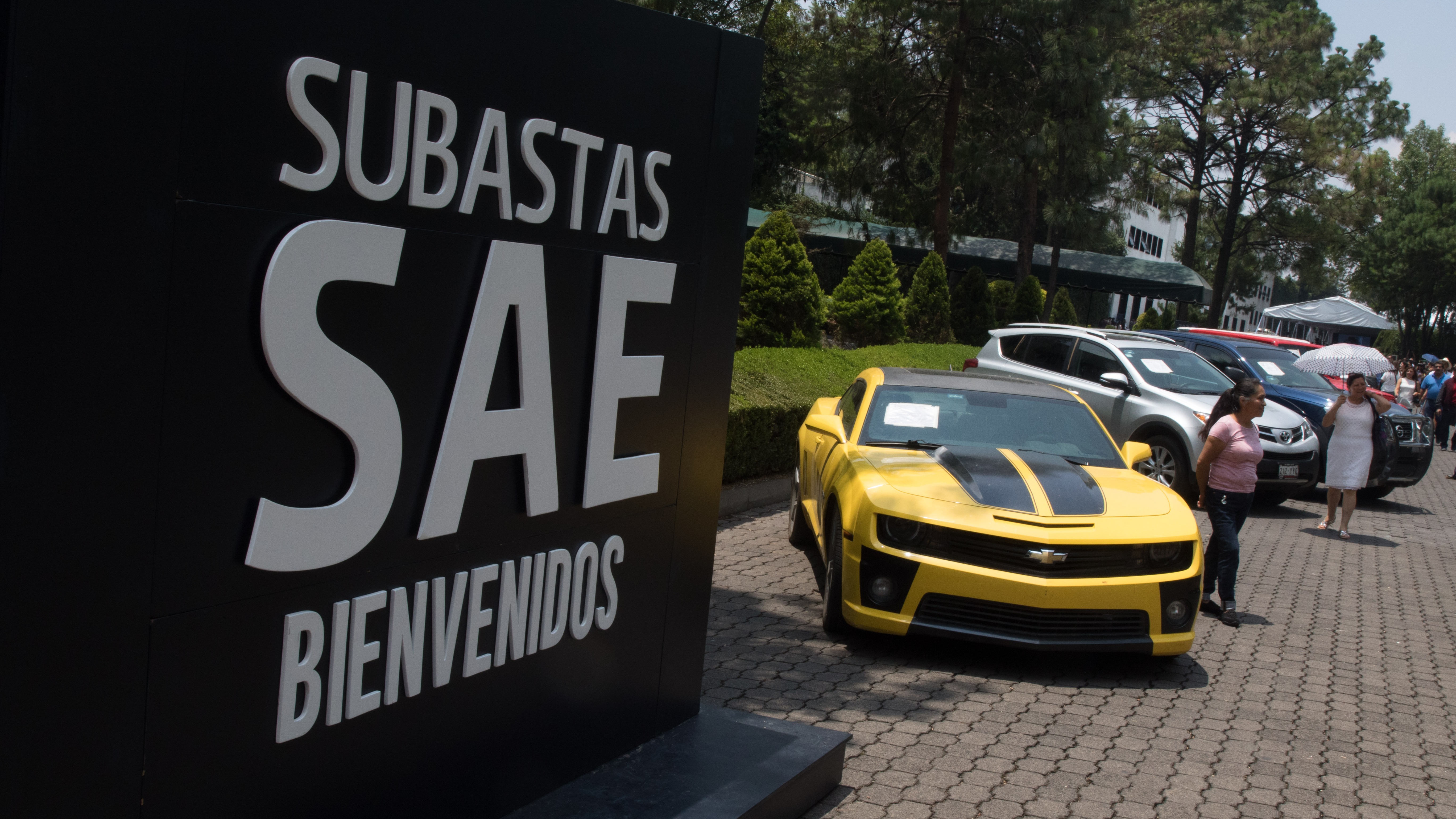 Hay tiro en la casa del SAE!': concluye subasta de 82 autos de lujo en Los  Pinos – El Financiero