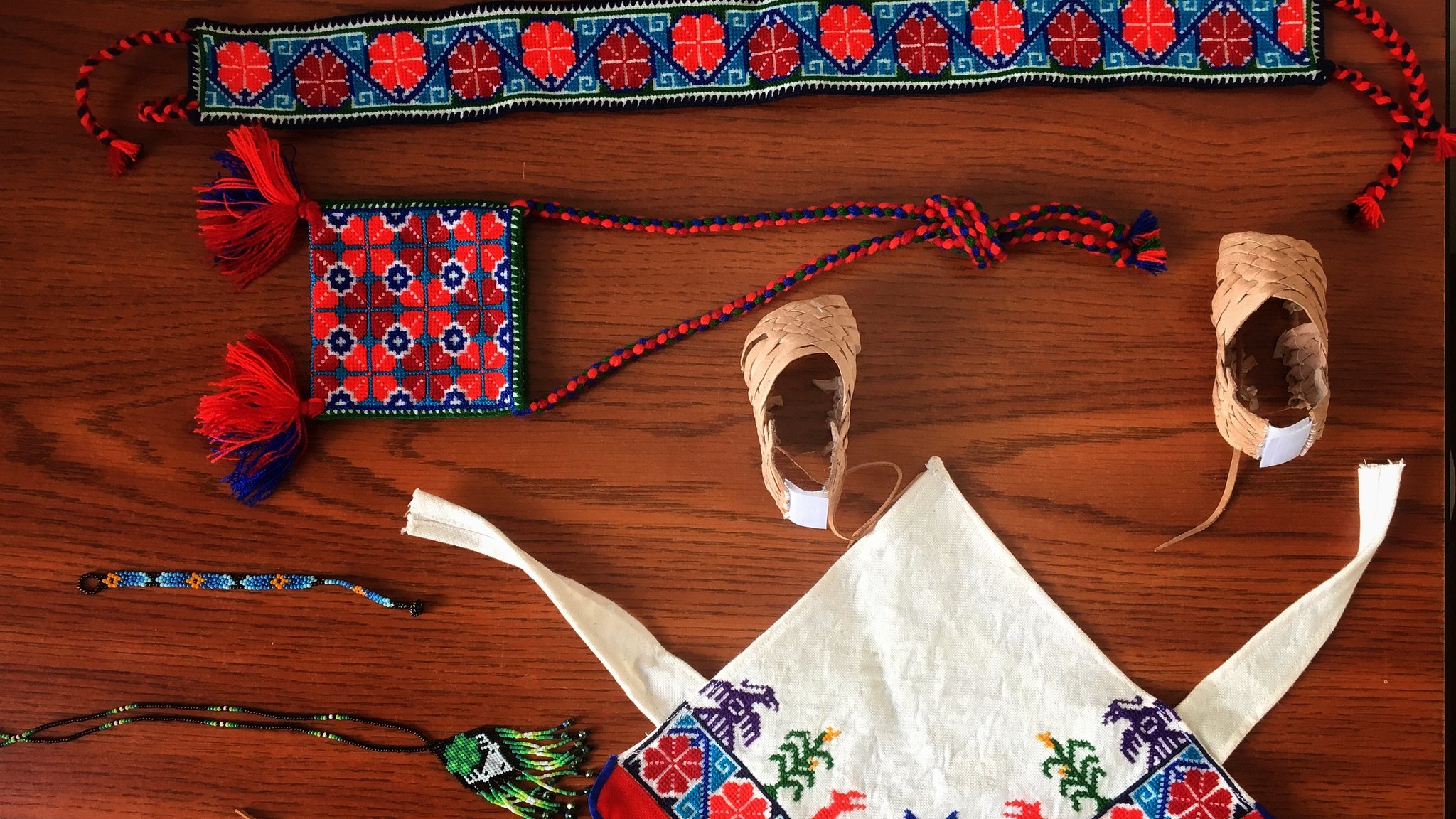 Conoce más sobre la vestimenta tradicional de las mujeres wixárikas –  Ascalapha