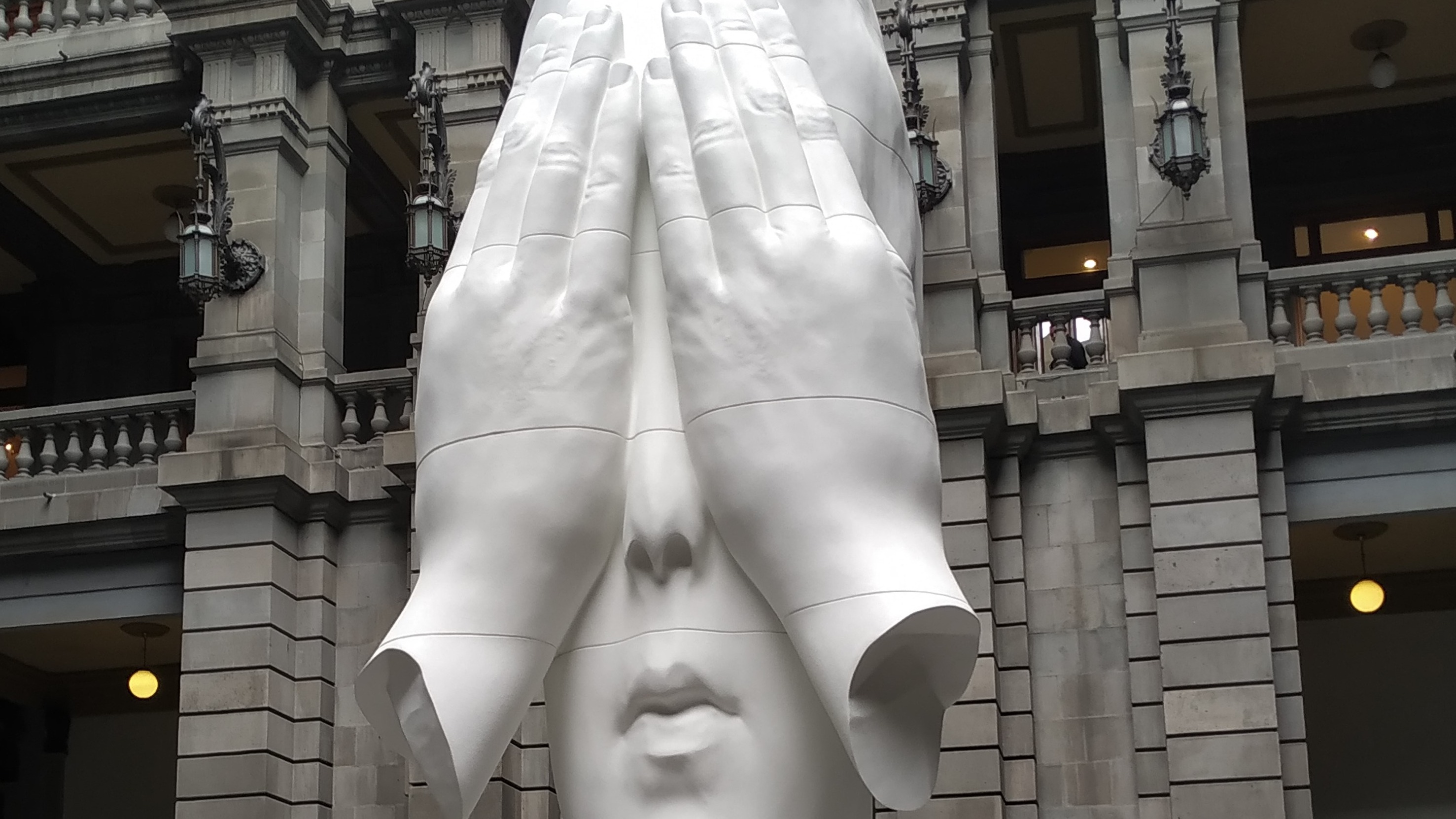 Inauguran en el Munal la obra de Jaume Plensa 'Behind the Walls' – El  Financiero