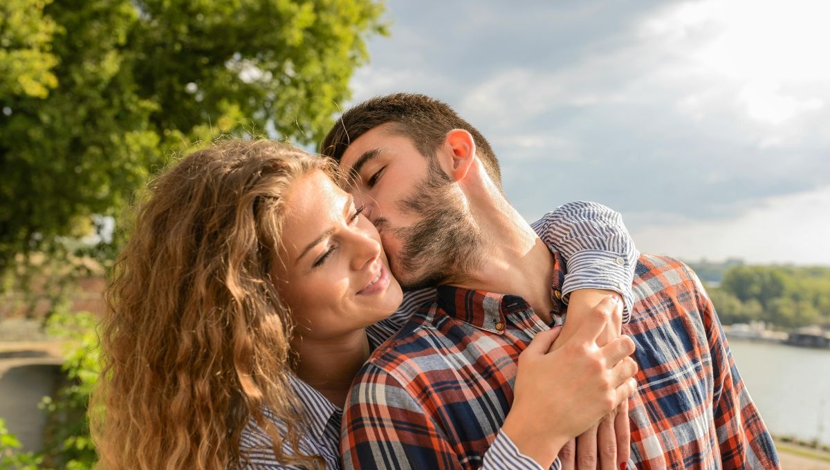 3 señales de que un hombre está enamorado de ti, pero lo quiere disimular -  Panorama