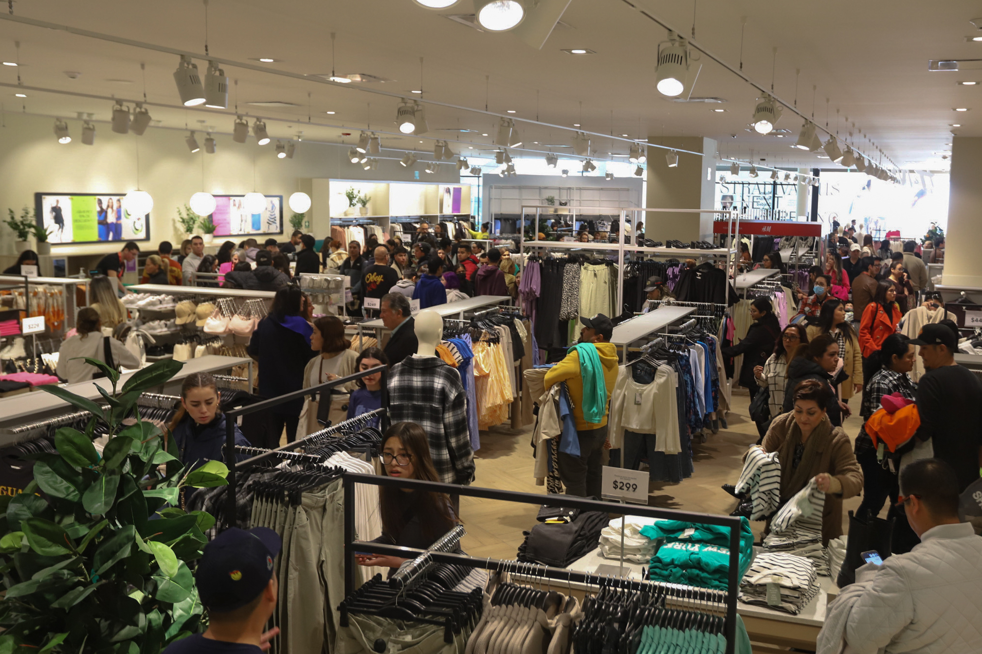 H&M INAUGURA SU PRIMERA TIENDA EN TIJUANA