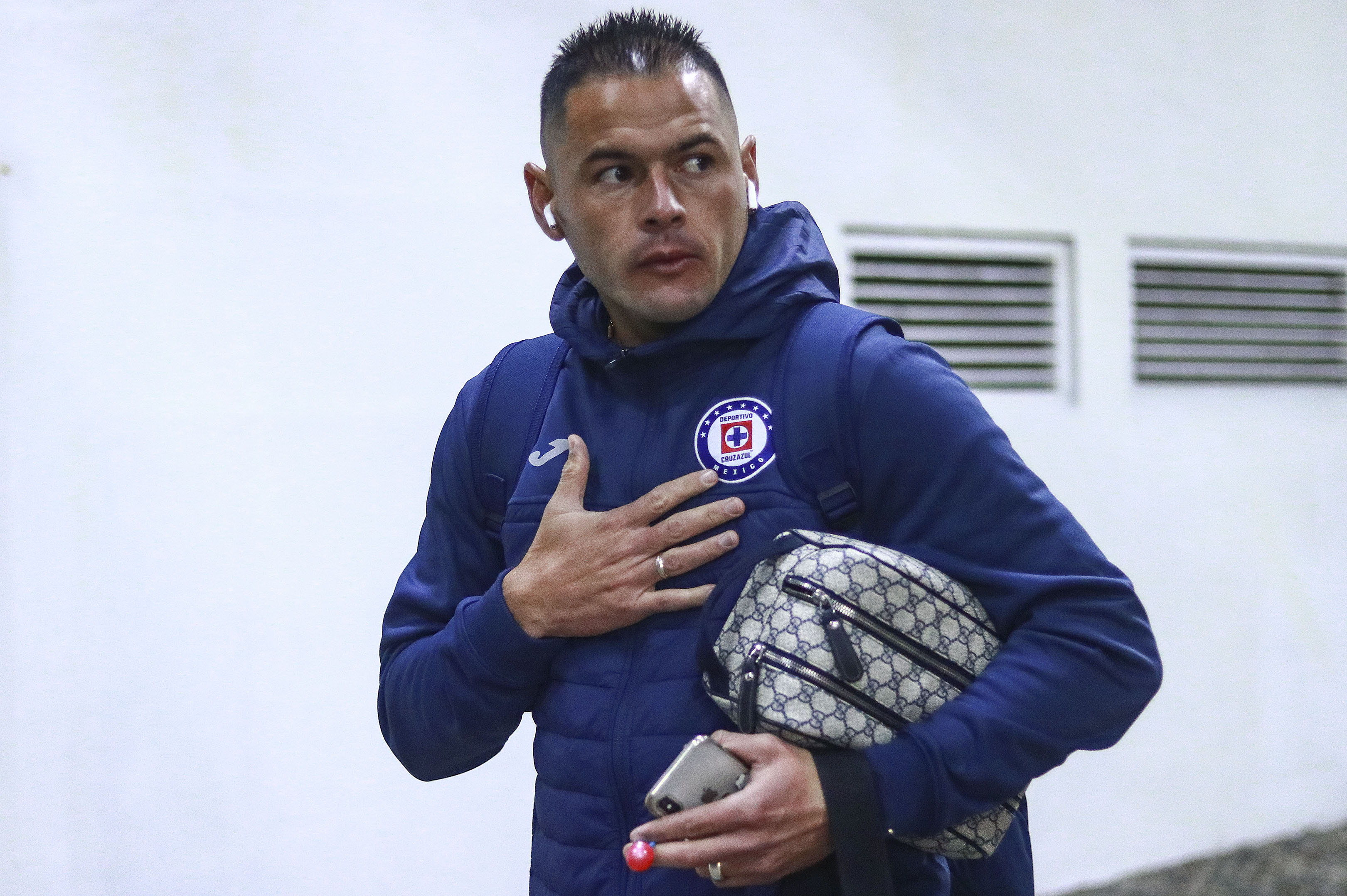 Cruz Azul acelera el regreso del lesionado Pablo Aguilar
