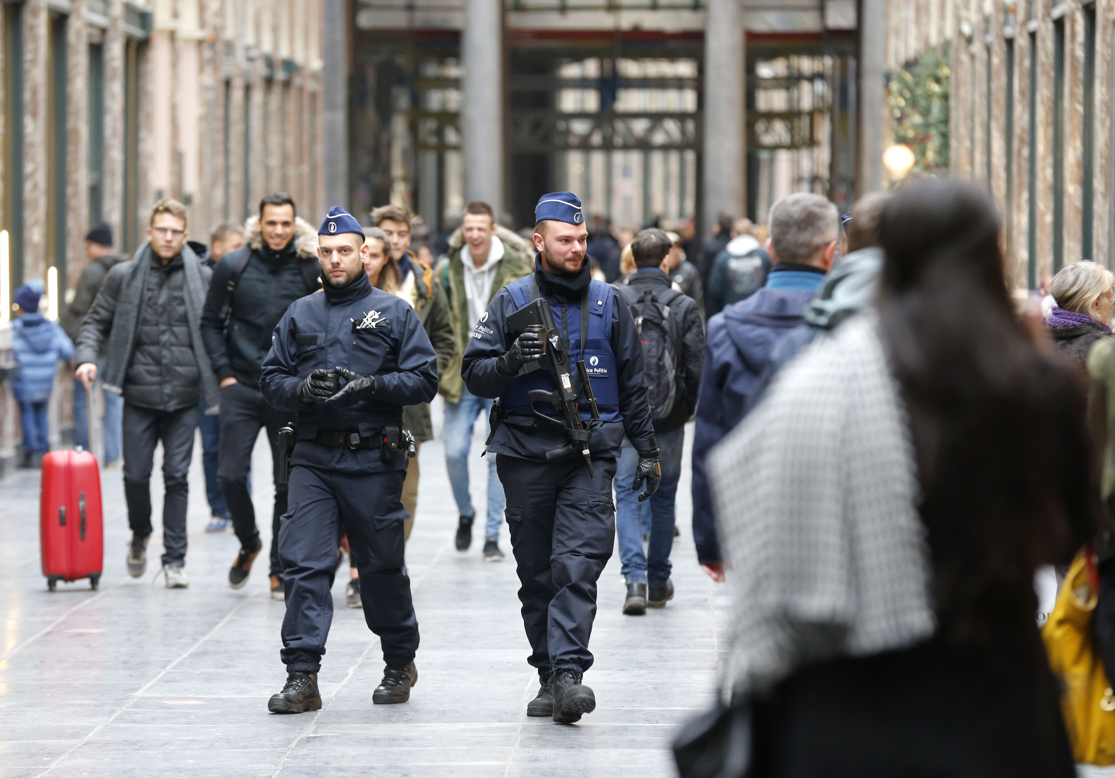 Detienen a dos más en Bélgica por atentados París