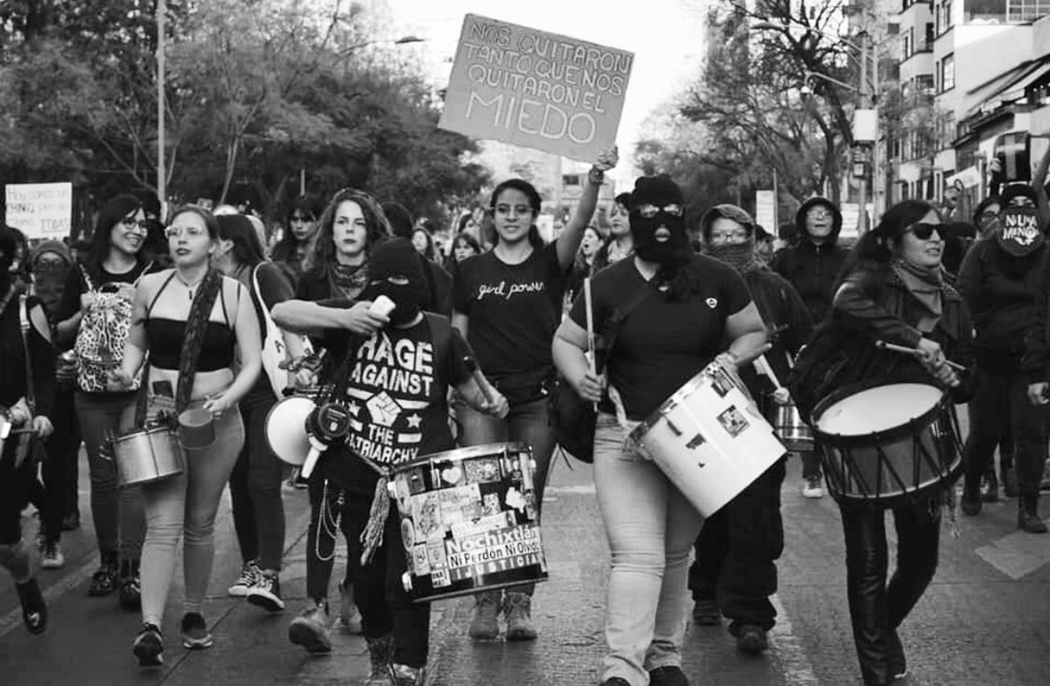 Activistas, de las calles a las redes por la COVID-19