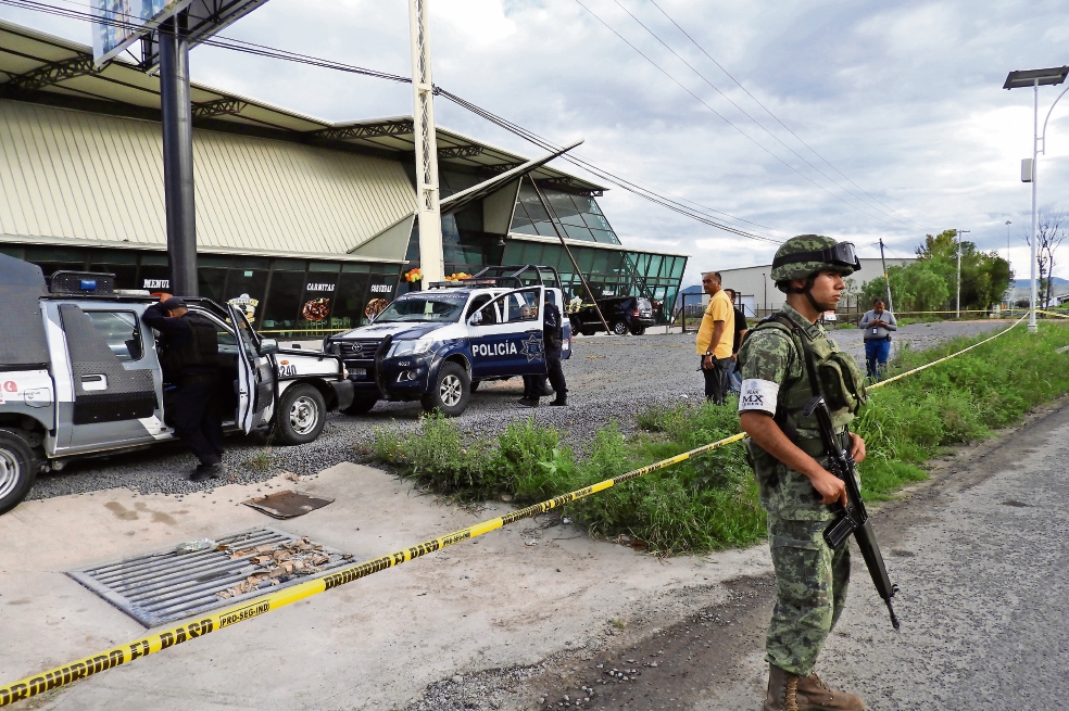 Comando asesina a 4 en Querétaro; iban contra empresario michoacano