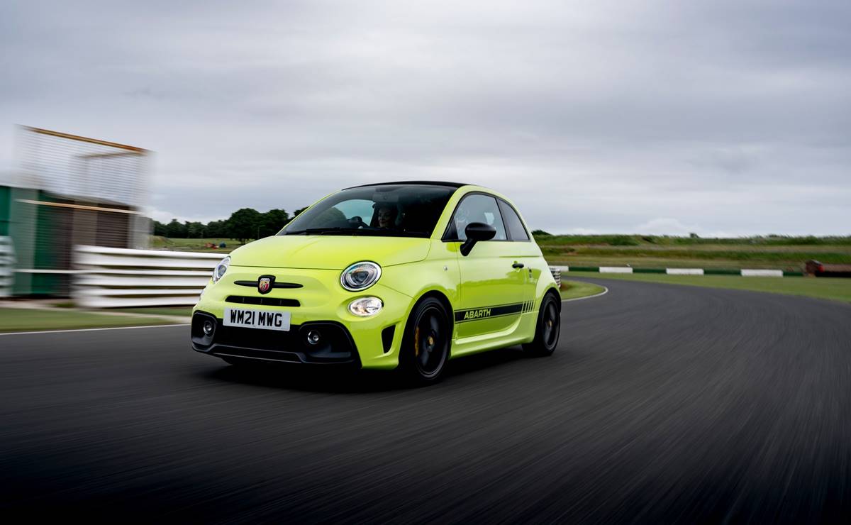 Abarth utiliza tecnología de reconocimiento facial para mejorar su conducción 