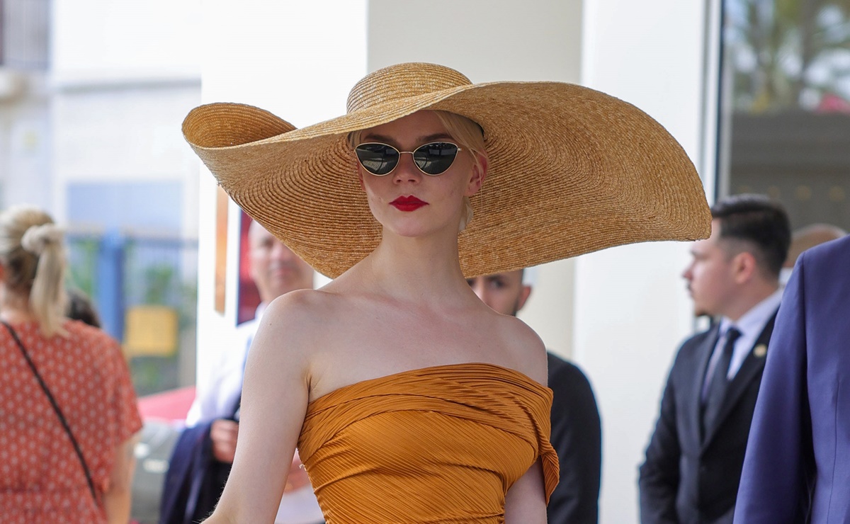 Anya Taylor-Joy se luce al estilo 'old Hollywood' con impresionante vestido strapless en Cannes