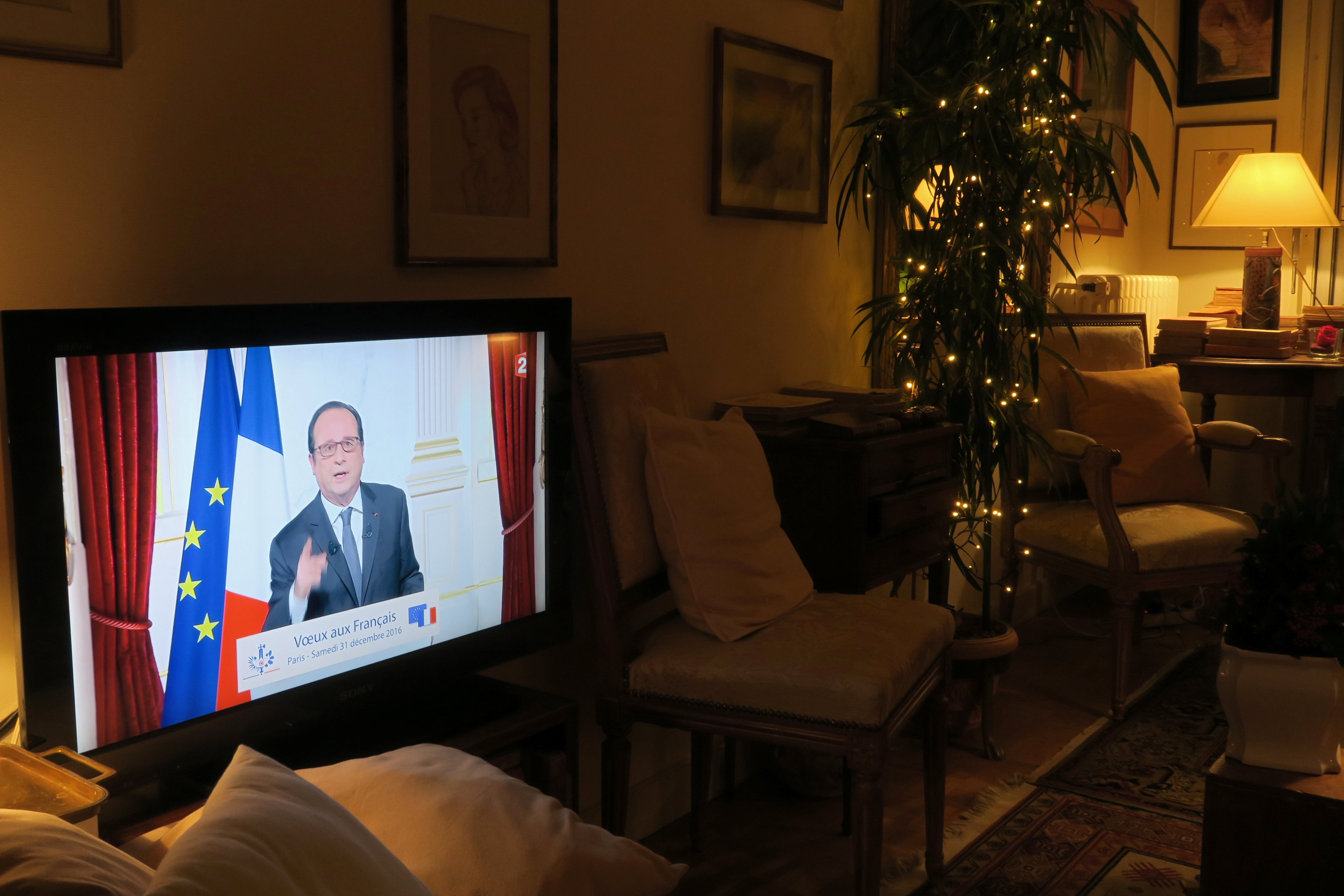 Hollande desafía a Trump en mensaje de fin de año