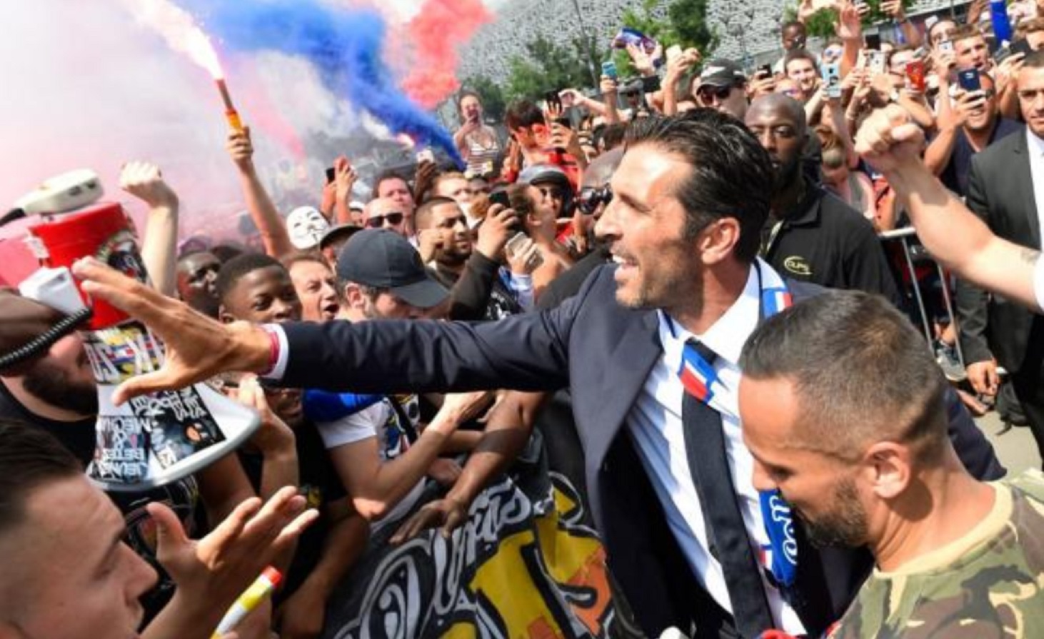 Espectacular recibimiento a Buffon en París