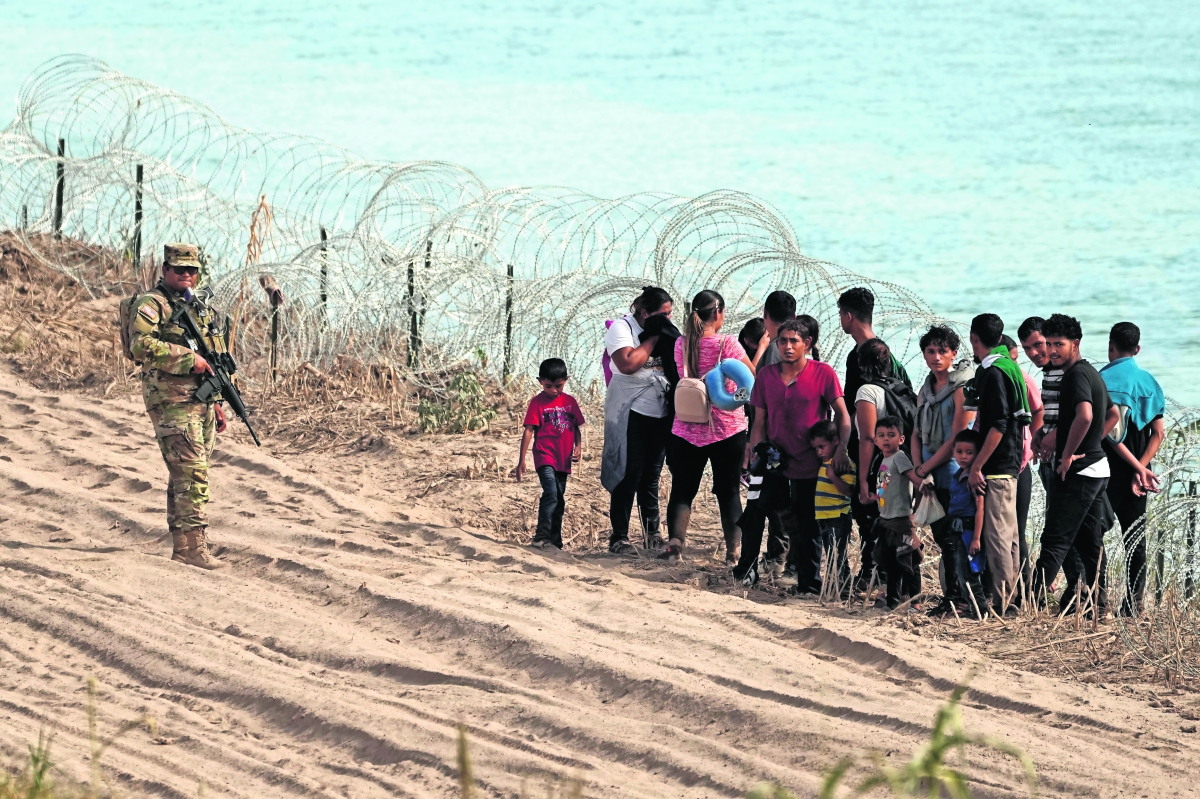 El golpe “despiadado” de Abbott contra migrantes