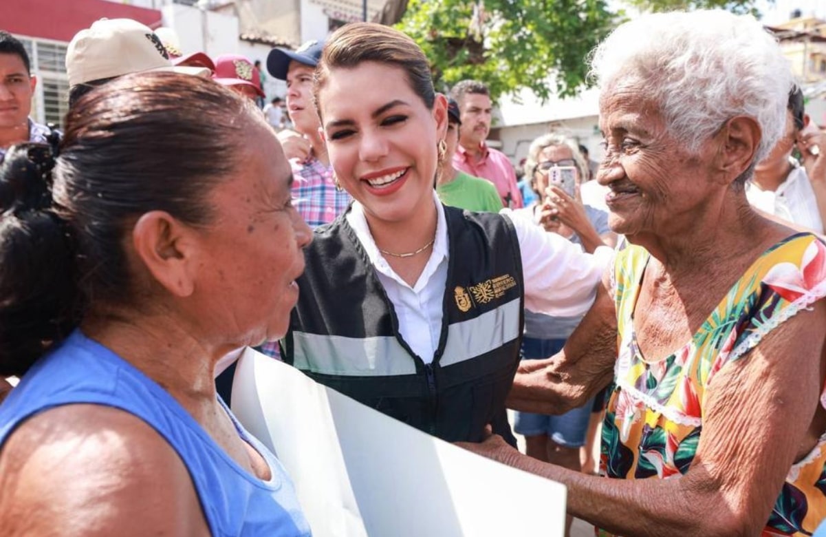 Habitantes recolectaron 14 mil toneladas de desechos y escombros; “A todos nos toca levantar Acapulco": Evelyn Salgado