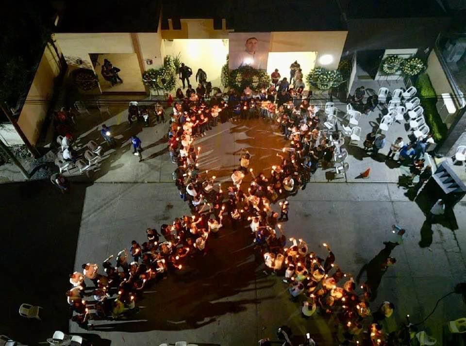 Exigen justicia para Noé Ramos, candidato asesinado de "Fuerza y Corazón por Tamaulipas" con veladoras encendidas 