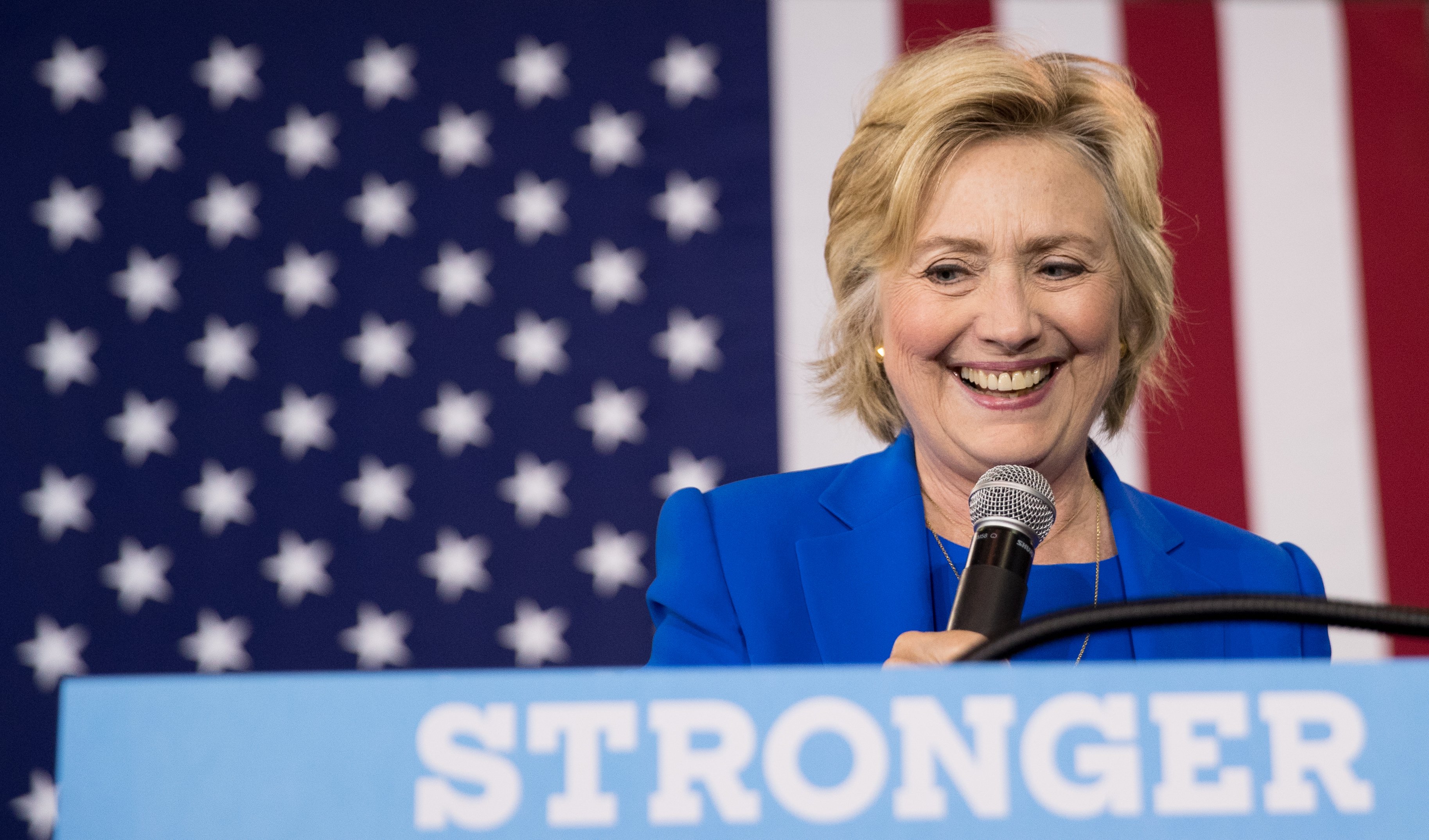 Clinton reanudará campaña el jueves tras pausa por neumonía