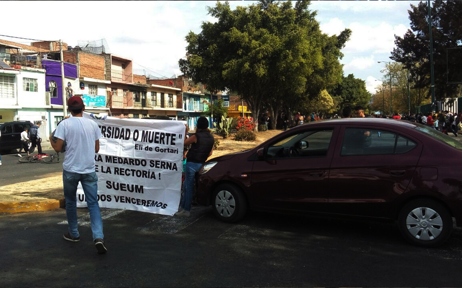 Empleados exigen renuncia del rector de la Universidad Michoacana