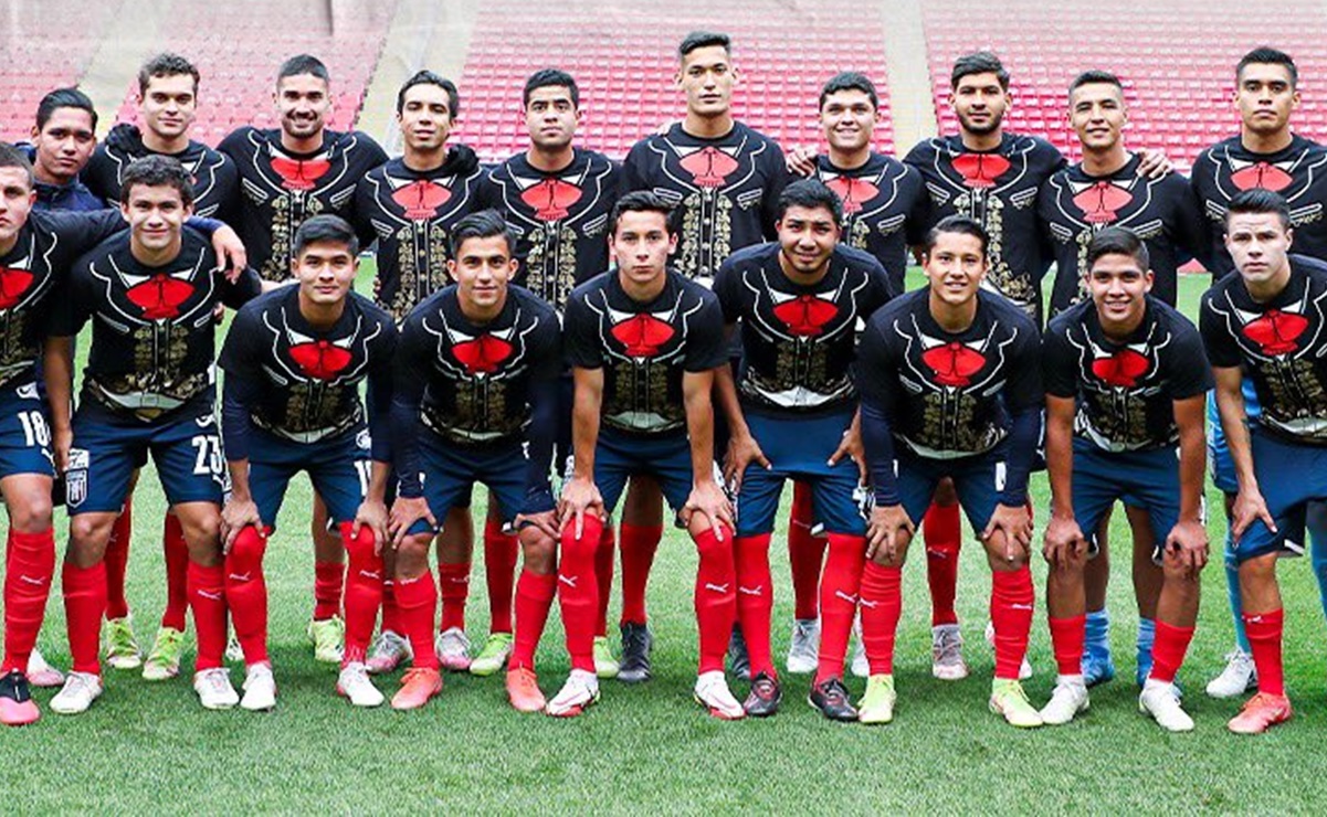 El Tapatío rinde homenaje a los mariachis previo a su partido ante Venados