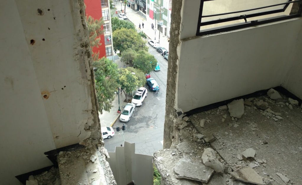 Evacuan edificio dañado por sismo en colonia Doctores