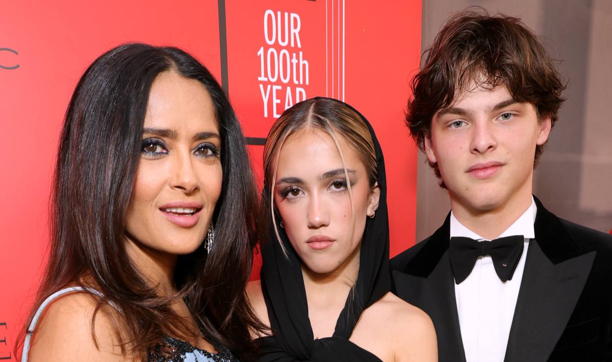 Salma Hayek con Valentina Paloma y August, hijo de Linda Evangelista, en una cena de gala