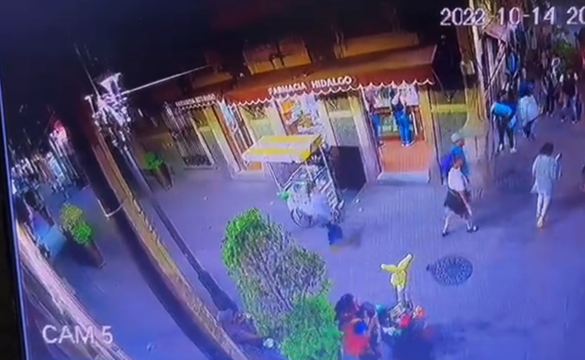 Video: camión se mete en zona peatonal y arrolla todo a su paso en San Juan de los Lagos