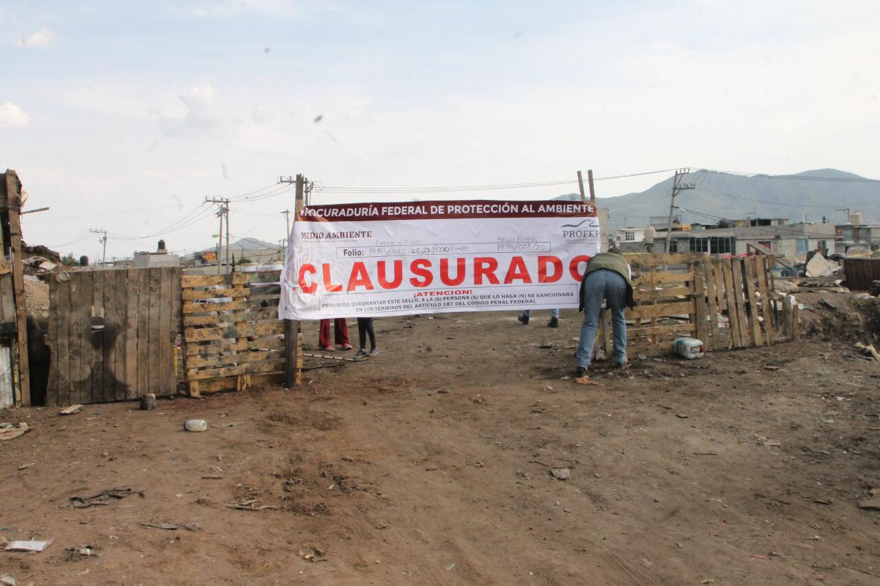 Clausuran Ecatepec y Profepa depósito ilegal de desechos peligrosos