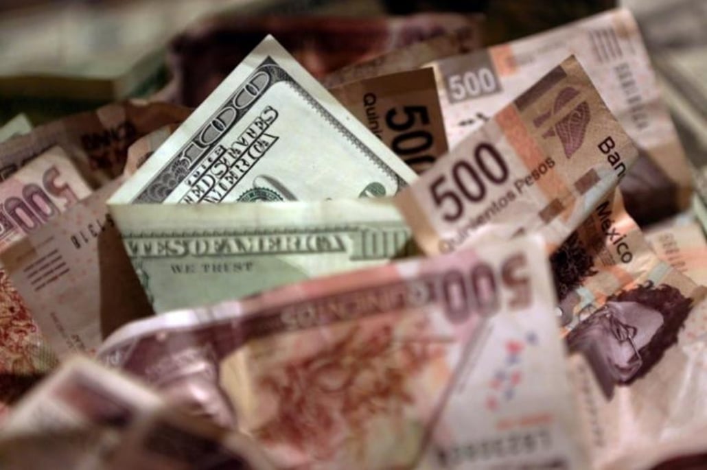 Mexico's peso strengthens as dollar dips