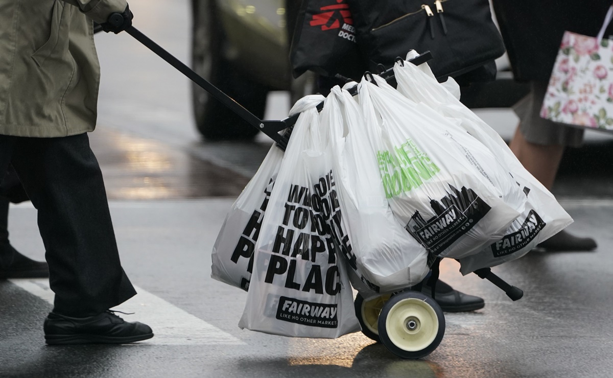 Prohíben las bolsas de plástico en Nueva York: lo que debes saber 