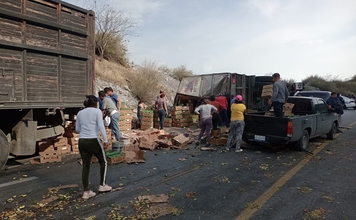 En minutos, rapiñan mercancía de tráiler cargado de aguacates tras choque en carretera de Tamaulipas