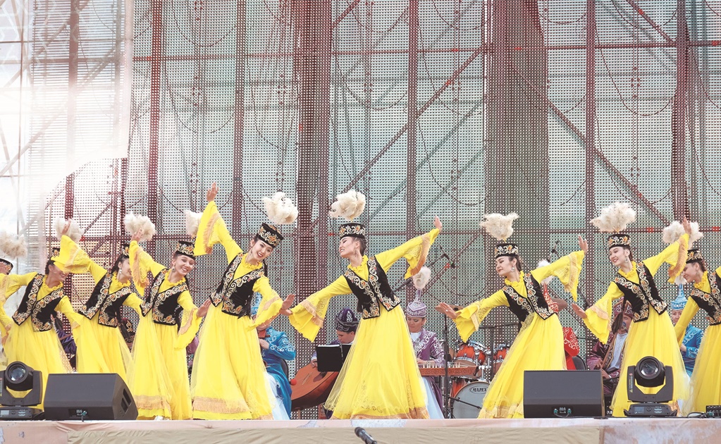 Mariachi, gaitas, flautas y tambores, música del mundo en Kazajistán
