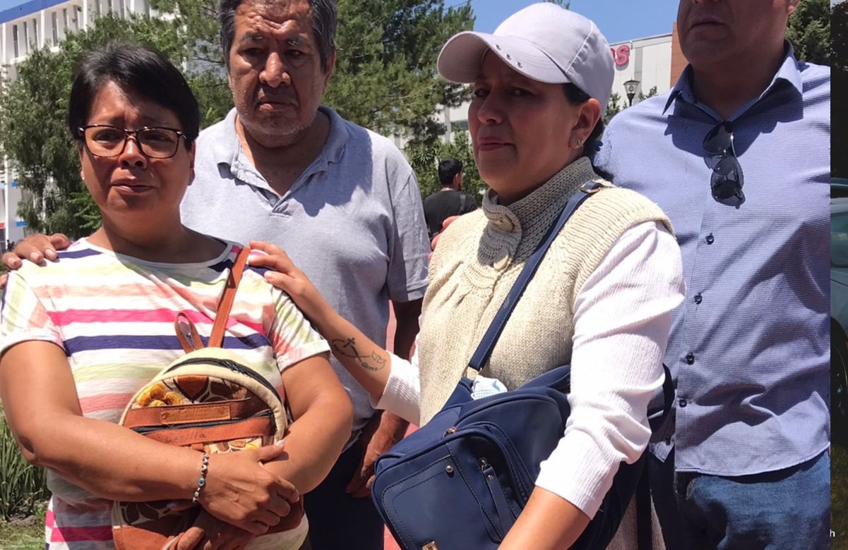 Abuelos exigen que les entreguen a hijo de padres que agredieron a maestra en Cuautitlán Izcalli
