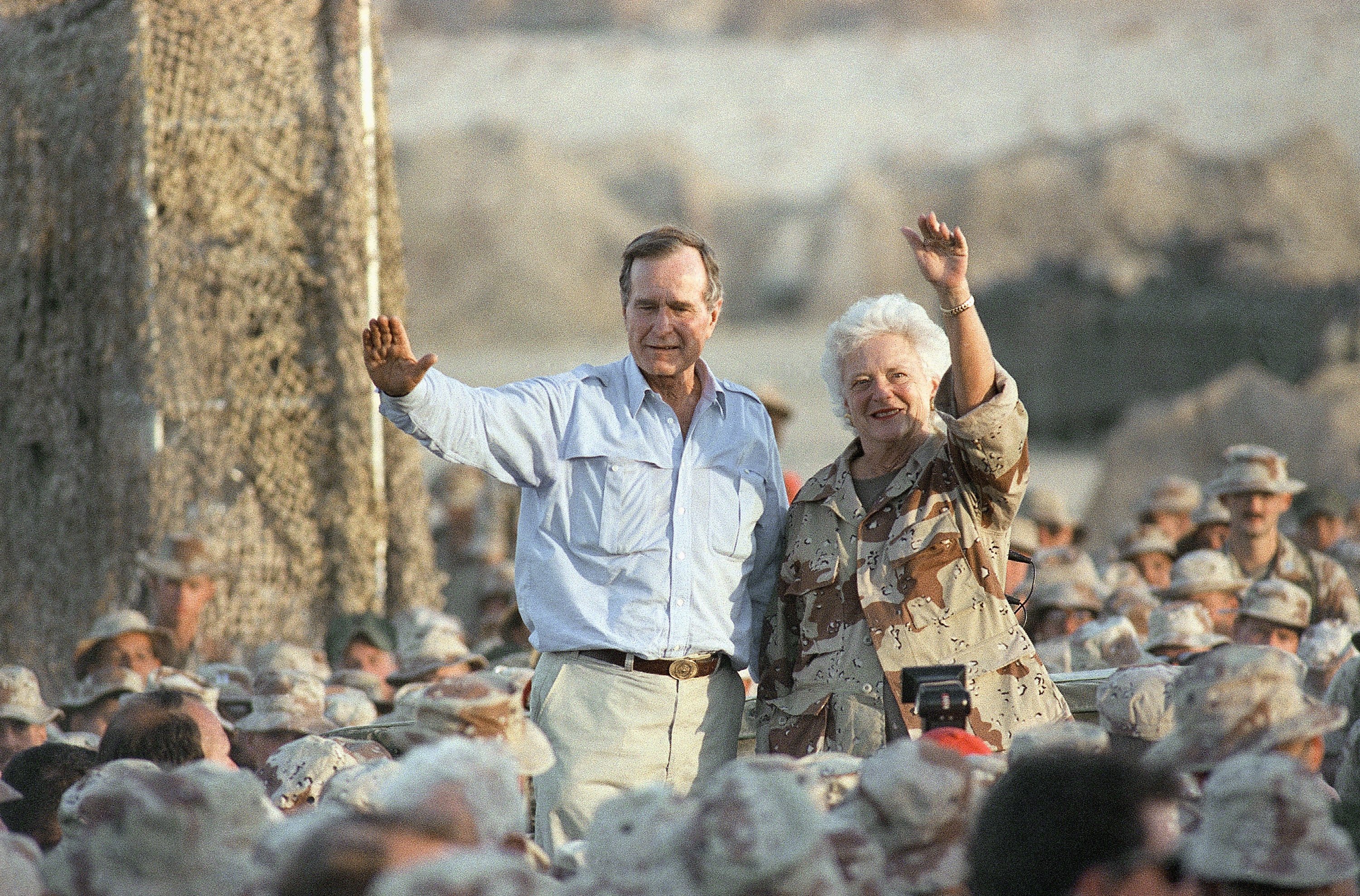 Mejora salud de expresidente George Bush padre y su esposa