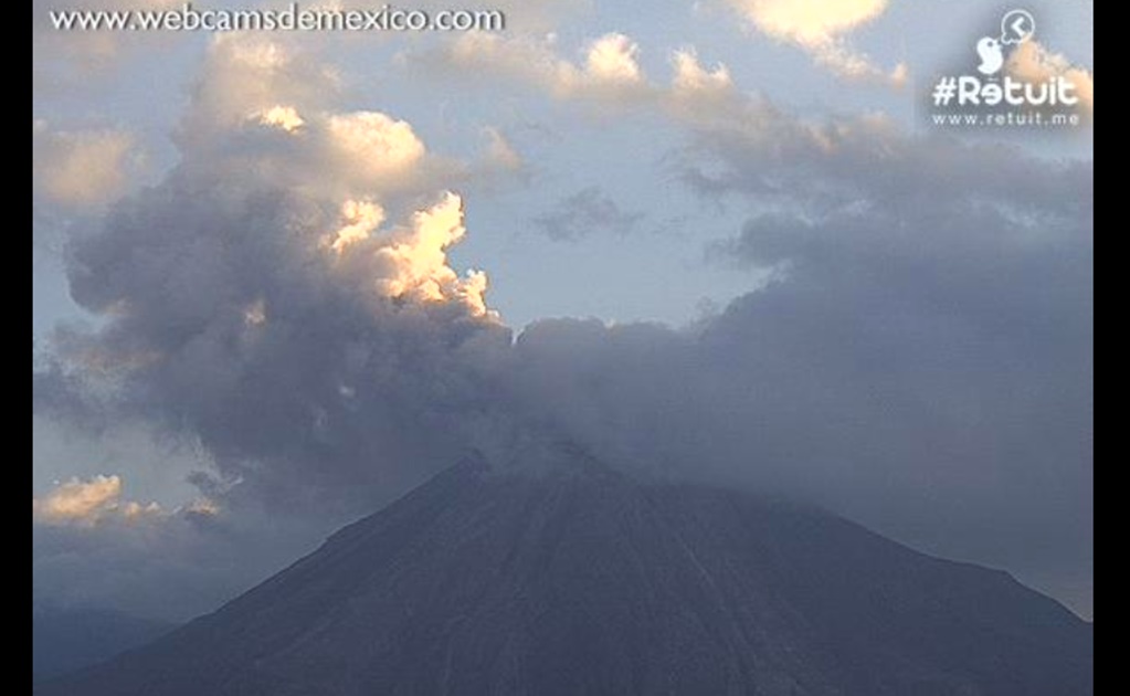 Volcán de Colima lanza fumarola de dos kilómetros