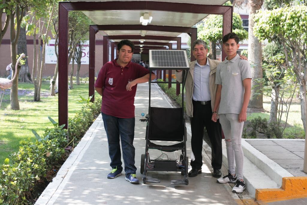 Estudiantes de IPN crean silla de ruedas eléctrica con tecnología sustentable