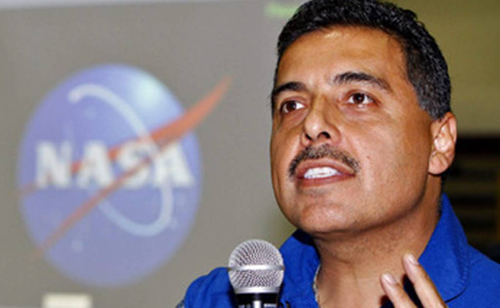 Astronauta José Hernández impulsará la educación espacial en México