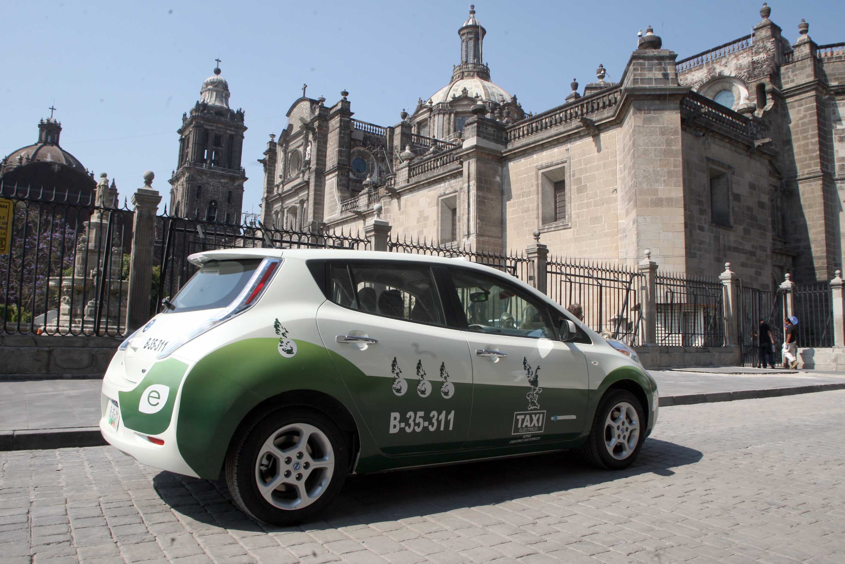 Autos híbridos y eléctricos tendrán 20% de descuento en autopistas de la CDMX