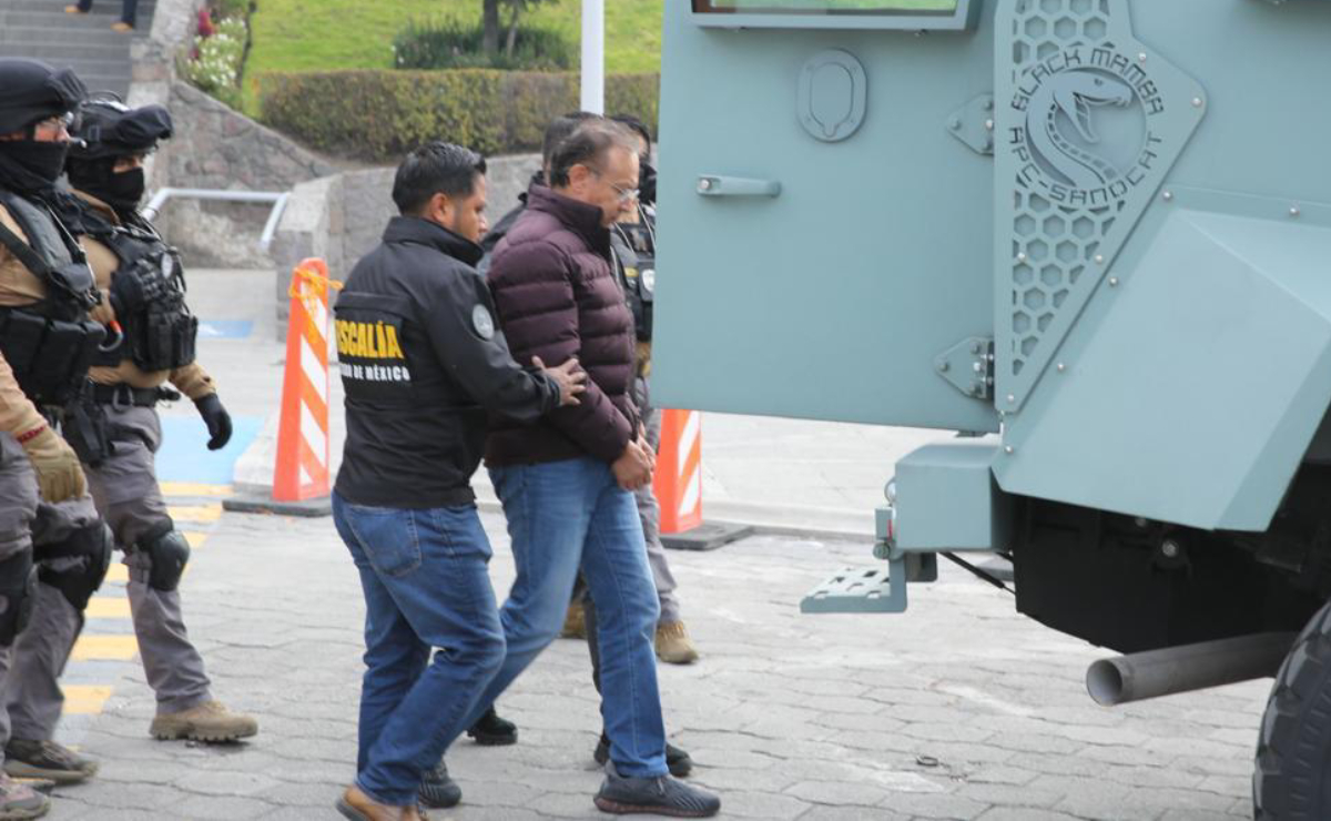 Tras salir de la fiscalía con una sonrisa, exalcalde de Toluca ingresa al penal de Santiaguito  