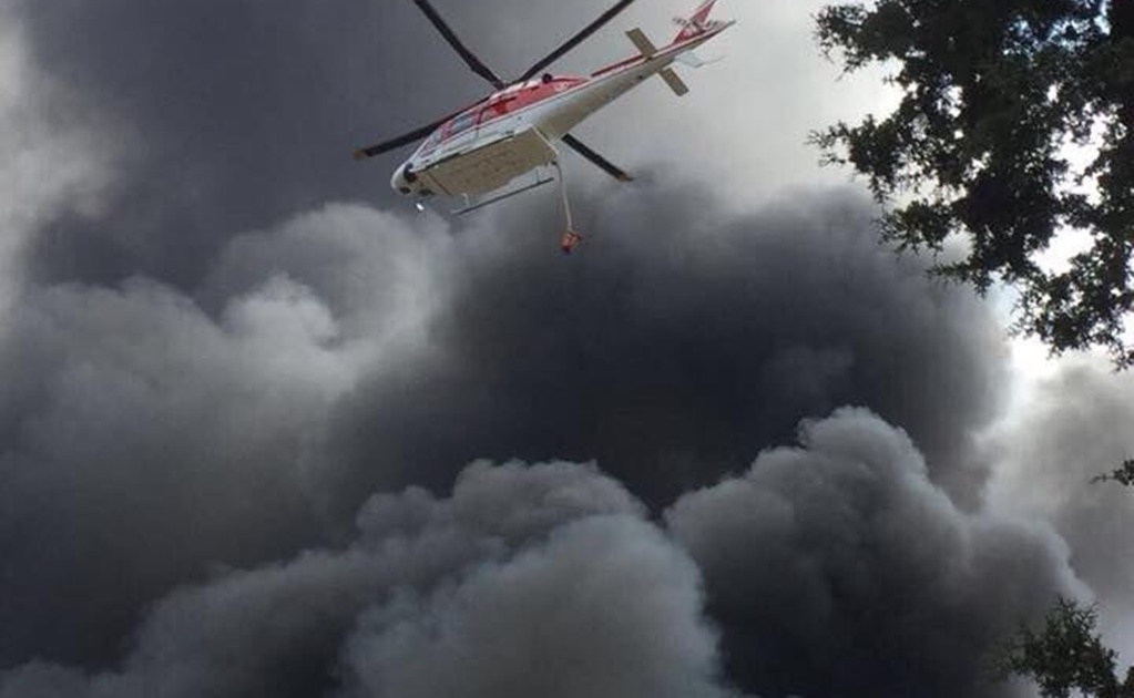 Se registra incendio en almacén de llantas en Edomex