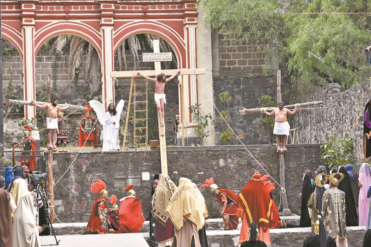 “Amurallan” crucifixión de Jesús en Iztapalapa