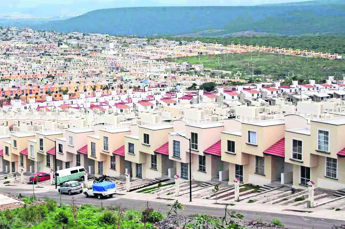Falta vivienda social en Querétaro; costos están fuera de la capacidad de los compradores 