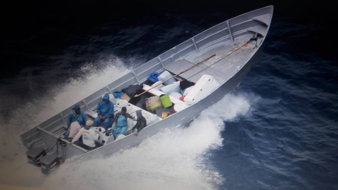 Marina asegura en Guerrero embarcación con casi una tonelada de cocaína