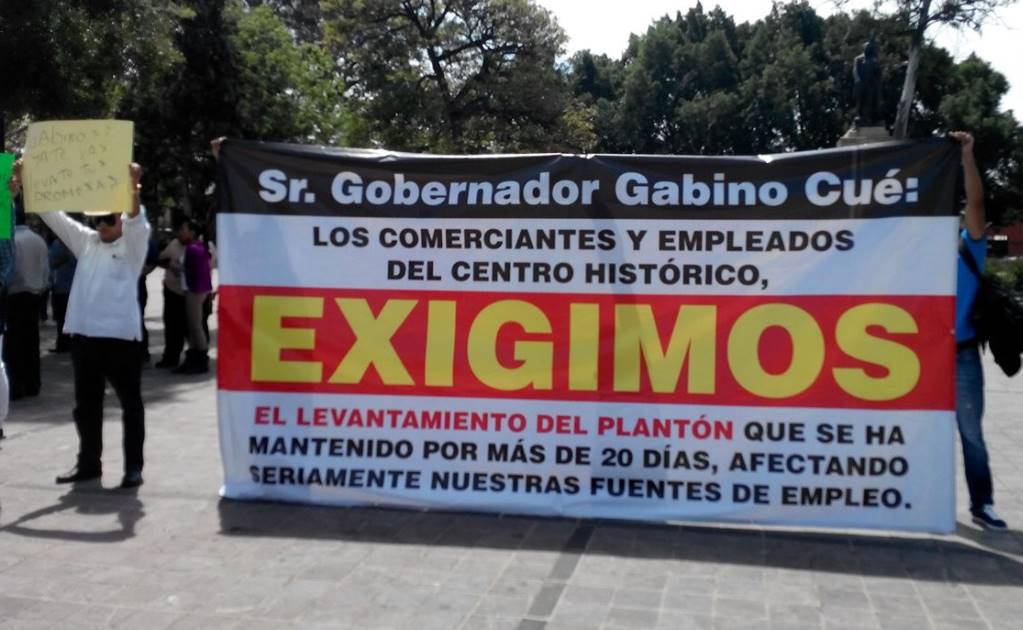Comerciantes protestan en Oaxaca por bloqueos de maestros