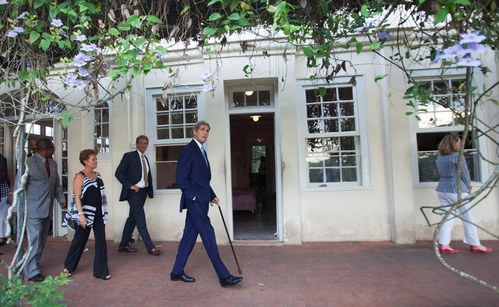 Kerry cierra visita a Cuba en reunión con disidentes