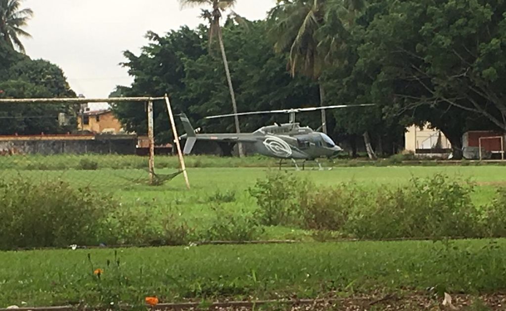 Helicóptero en patio de escuela impide regreso a clases