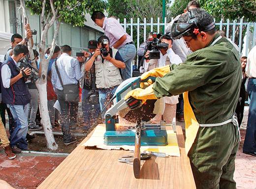 Canjean armas por dinero en la capital 