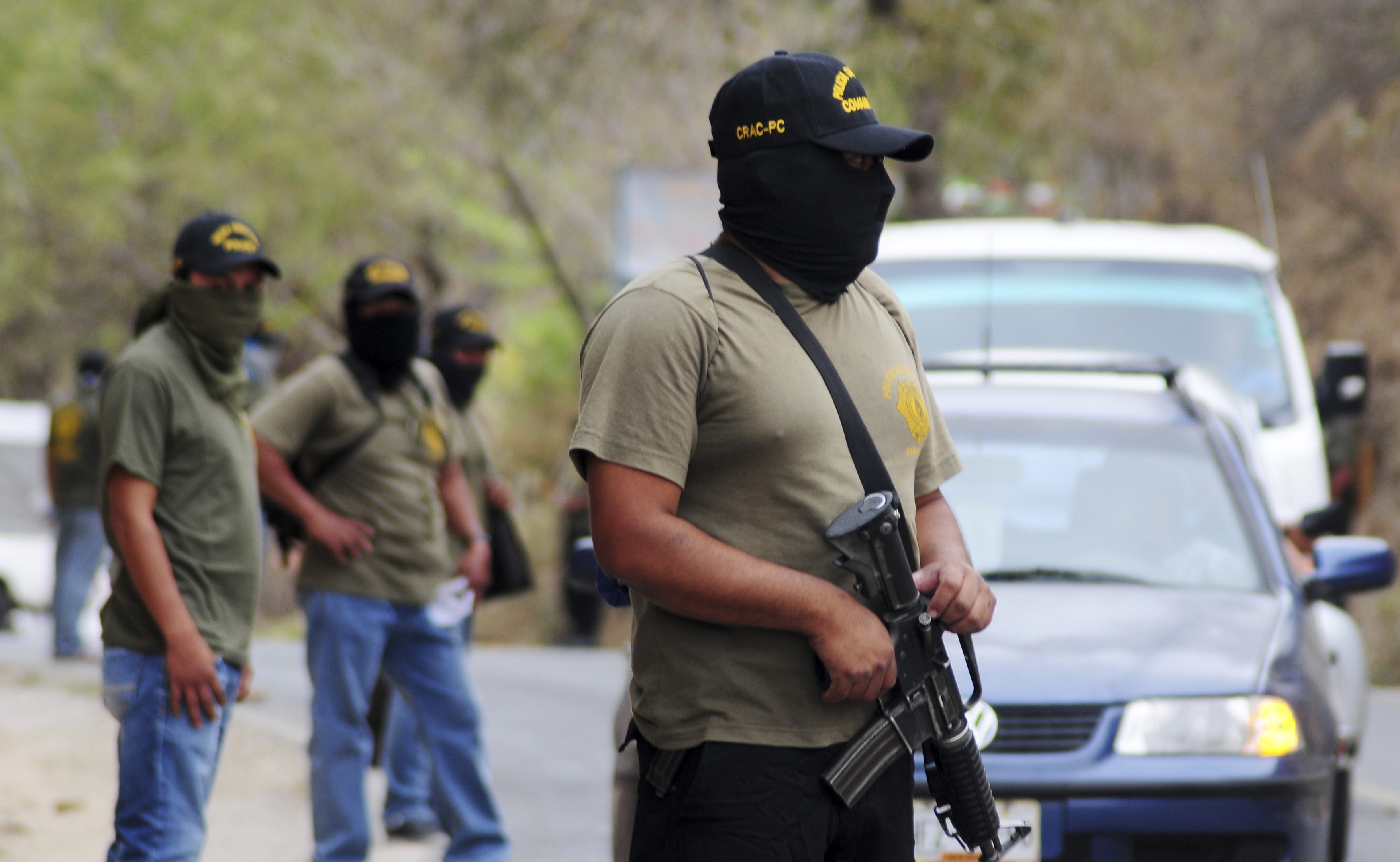 Comunitarios de Chilapa retienen a policías municipales y a presuntos integrantes de “Los Ardillos”